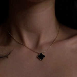 CLOVER | BLACK NECKLACE