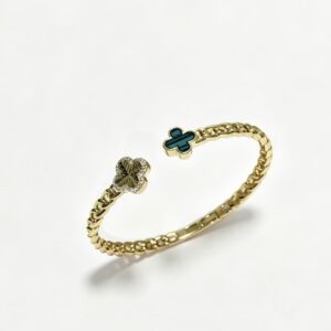 Veloura Clover Signature Bangle