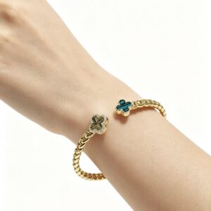 Veloura Clover Signature Bangle