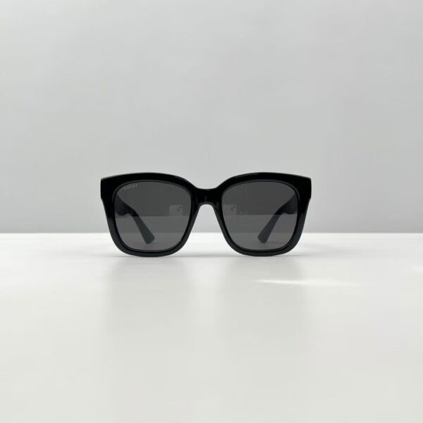 Veloura Heritage Square Sunglasses