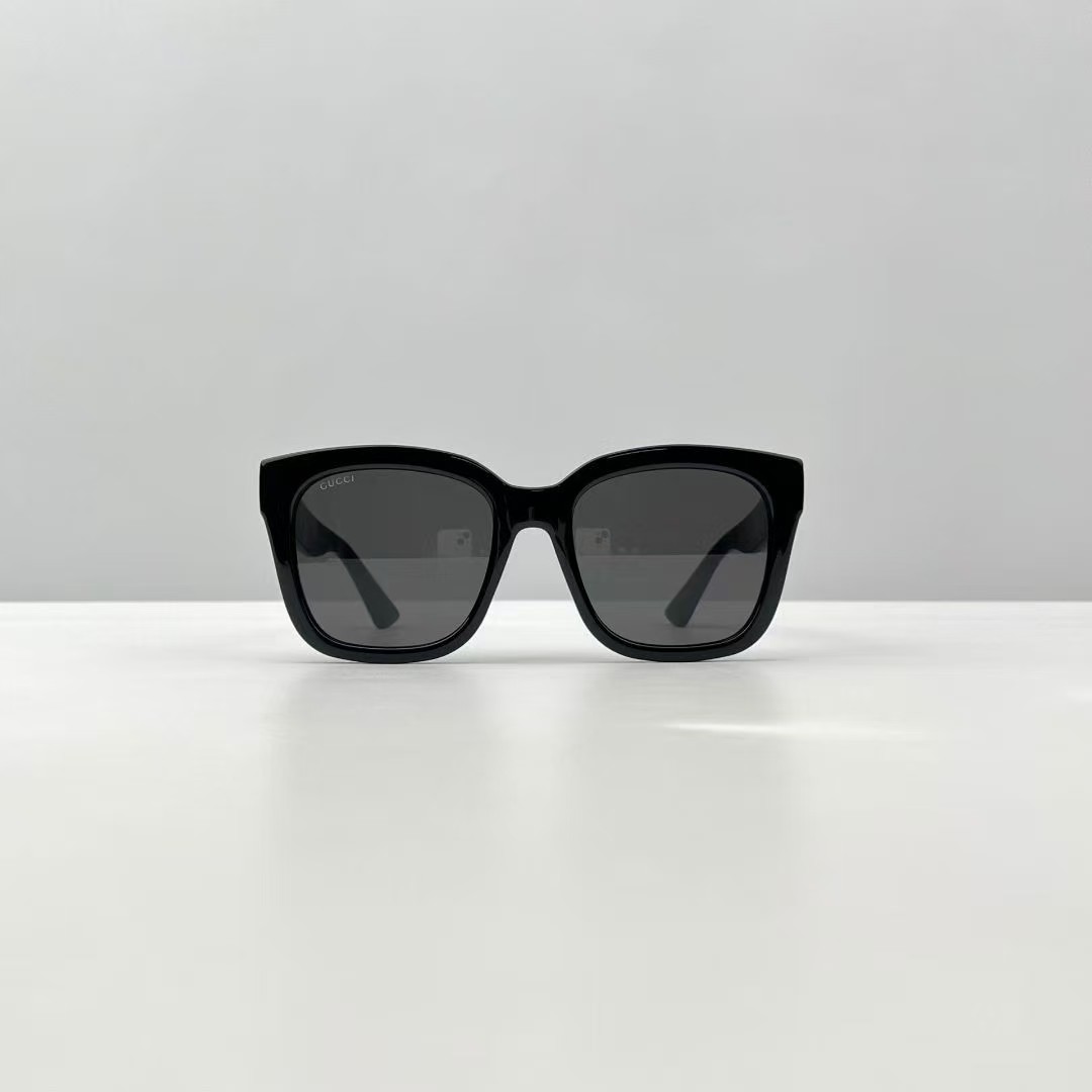 Veloura Heritage Square Sunglasses