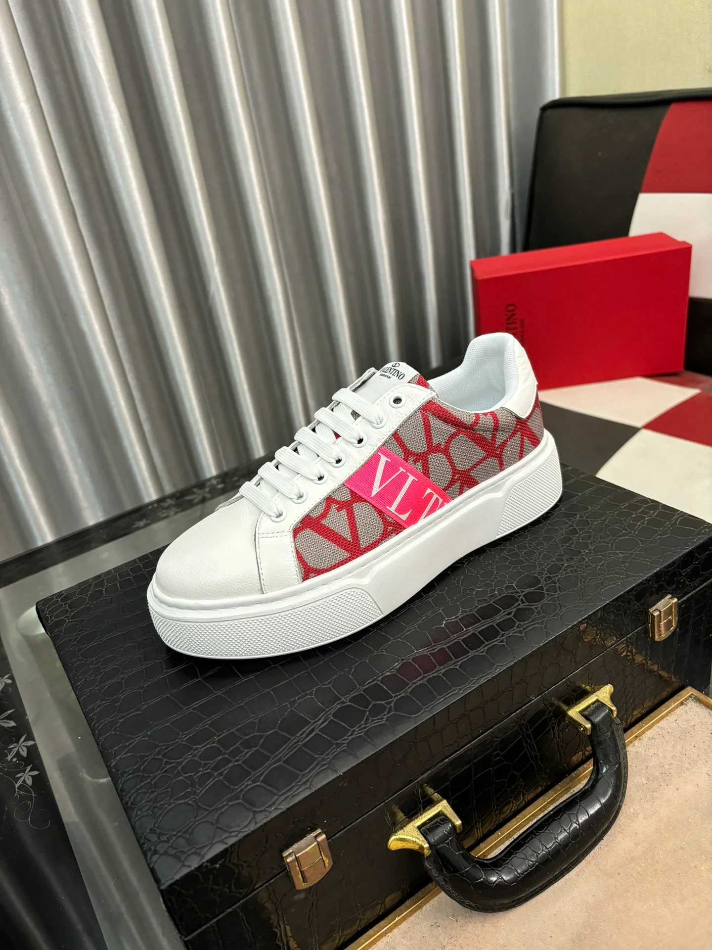 VALENTINO