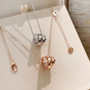 Veloura Interlocking Loop Pendant Necklace