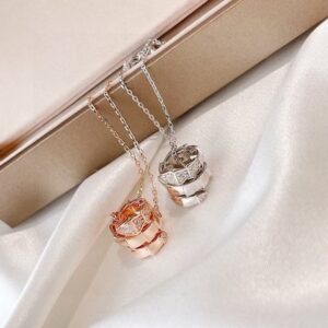 Veloura Interlocking Loop Pendant Necklace