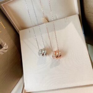 Veloura Interlocking Loop Pendant Necklace