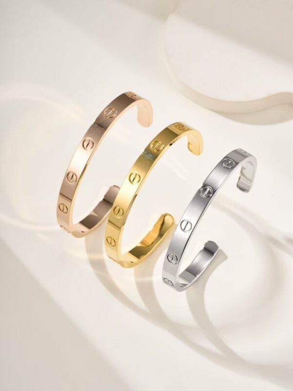 Veloura Screw Motif Slim Bangle