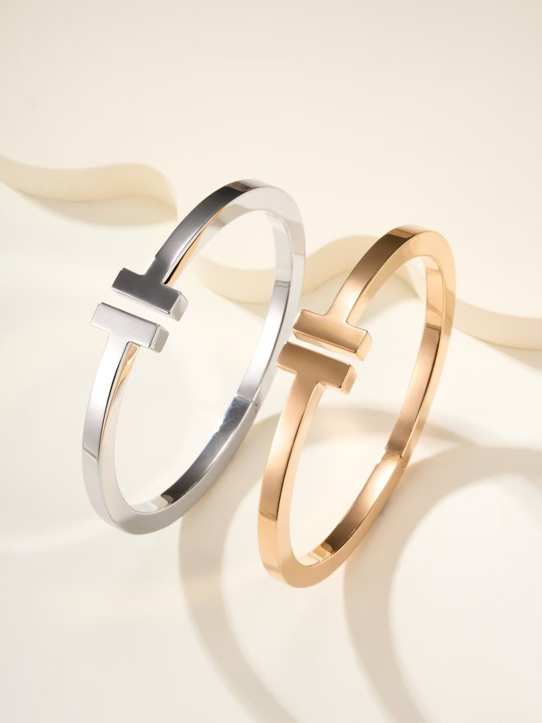Veloura T-Line Bangle