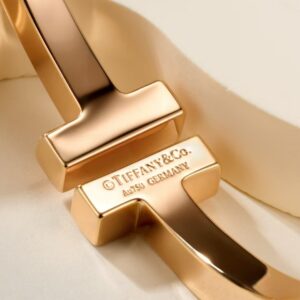 Veloura T-Line Bangle