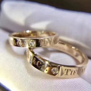 Veloura Three-Stone Couple Ring Set