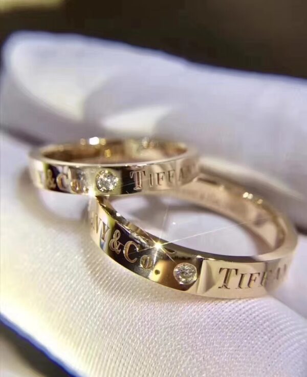 Veloura Three-Stone Couple Ring Set