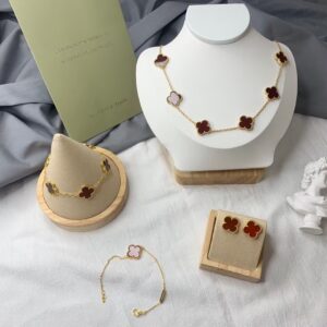 3-Piece Clover Jewelry Set – Gold Bracelet Stack