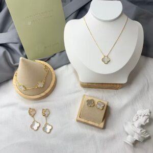 3-Piece Clover Jewelry Set – Gold Bracelet Stack