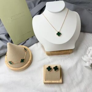 3-Piece Clover Jewelry Set – Gold Bracelet Stack